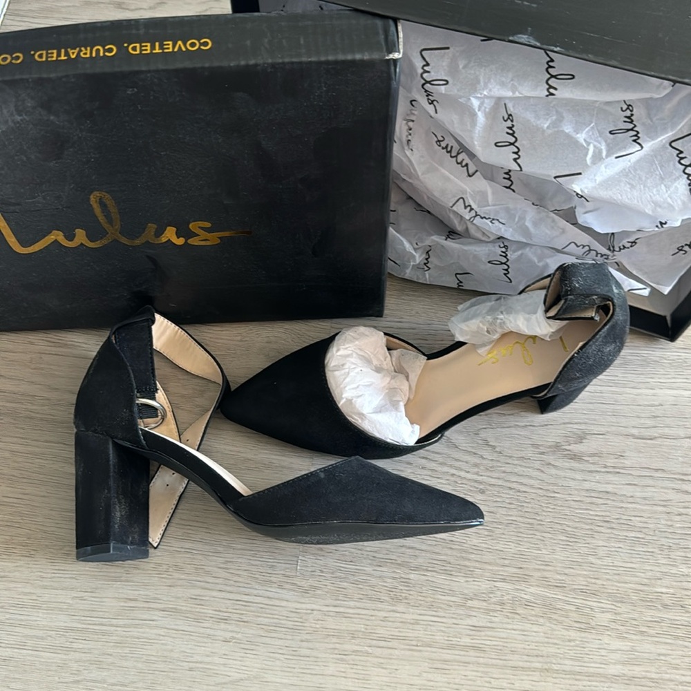 Lulu’s black suede pointed toe ankle strap pumps - size 6 NEW